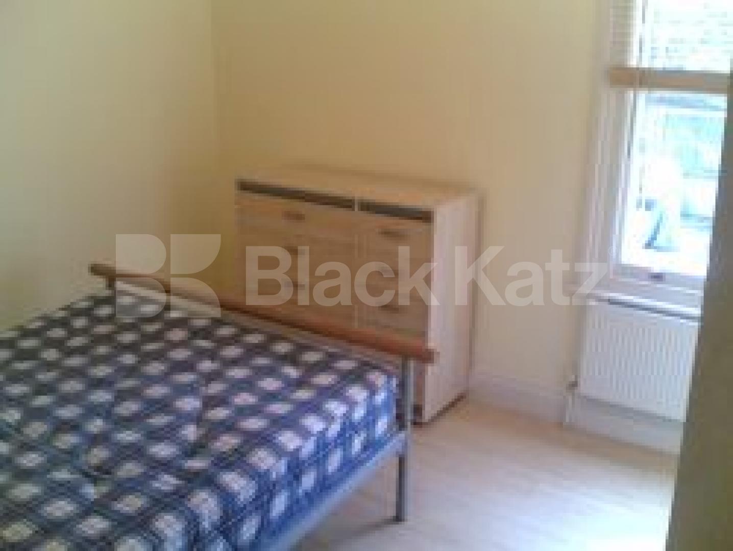 			4 Bedroom, 1 bath, 1 reception Flat			 Wightman Road, FINSBURY PARK/GREEN LANES N4